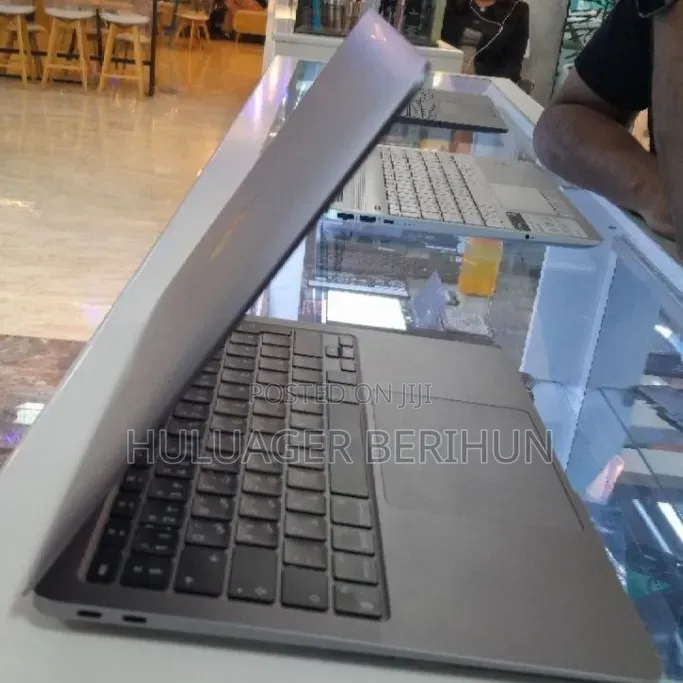 New Laptop Apple MacBook Air 2020 M1 8GB Apple M1 SSD 256GB