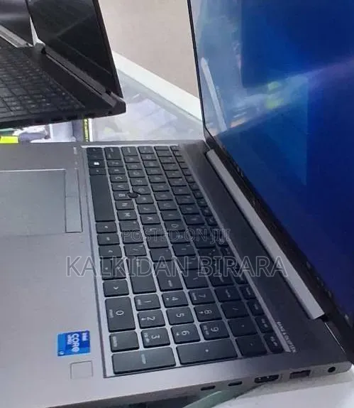 New Laptop HP ZBook Firefly 16inch G9 16GB Intel Core i7 SSD 512GB
