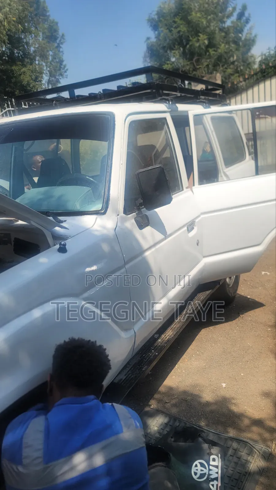 Toyota Land Cruiser 1985 White