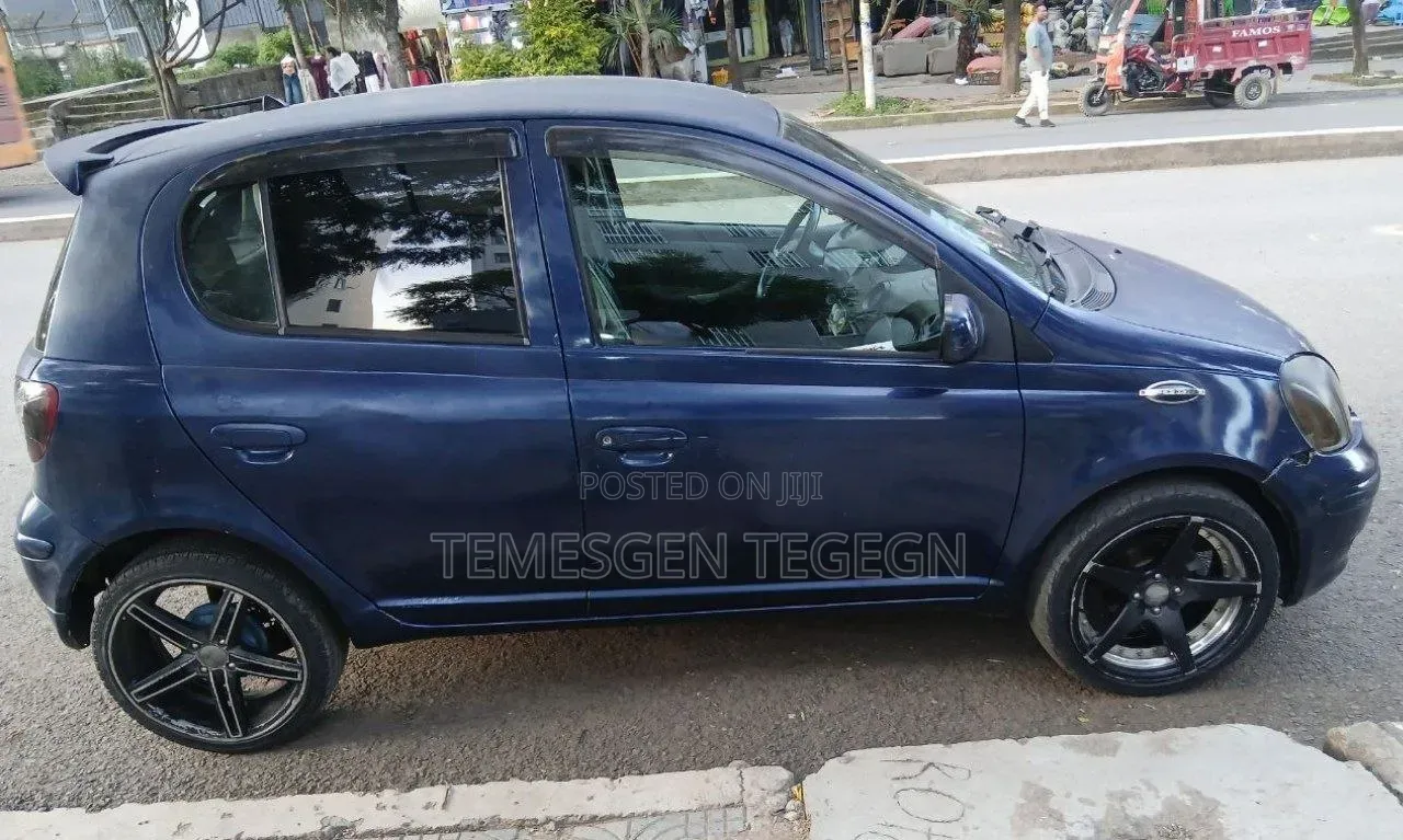 Toyota Vitz 2004 Blue