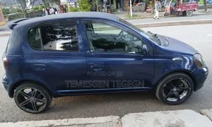 Toyota Vitz 2004 Blue