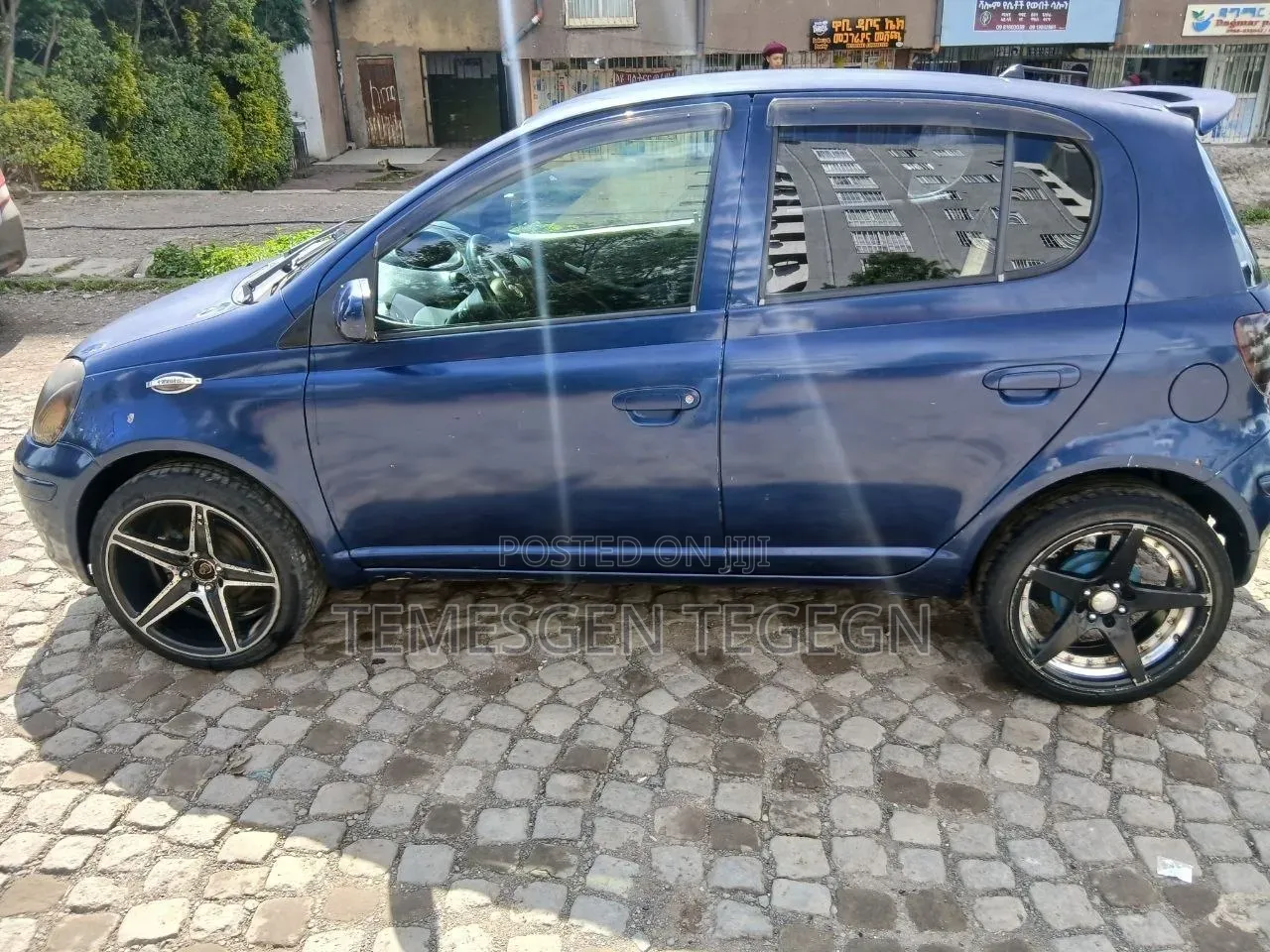 Toyota Vitz 2004 Blue