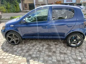 Toyota Vitz 2004 Blue