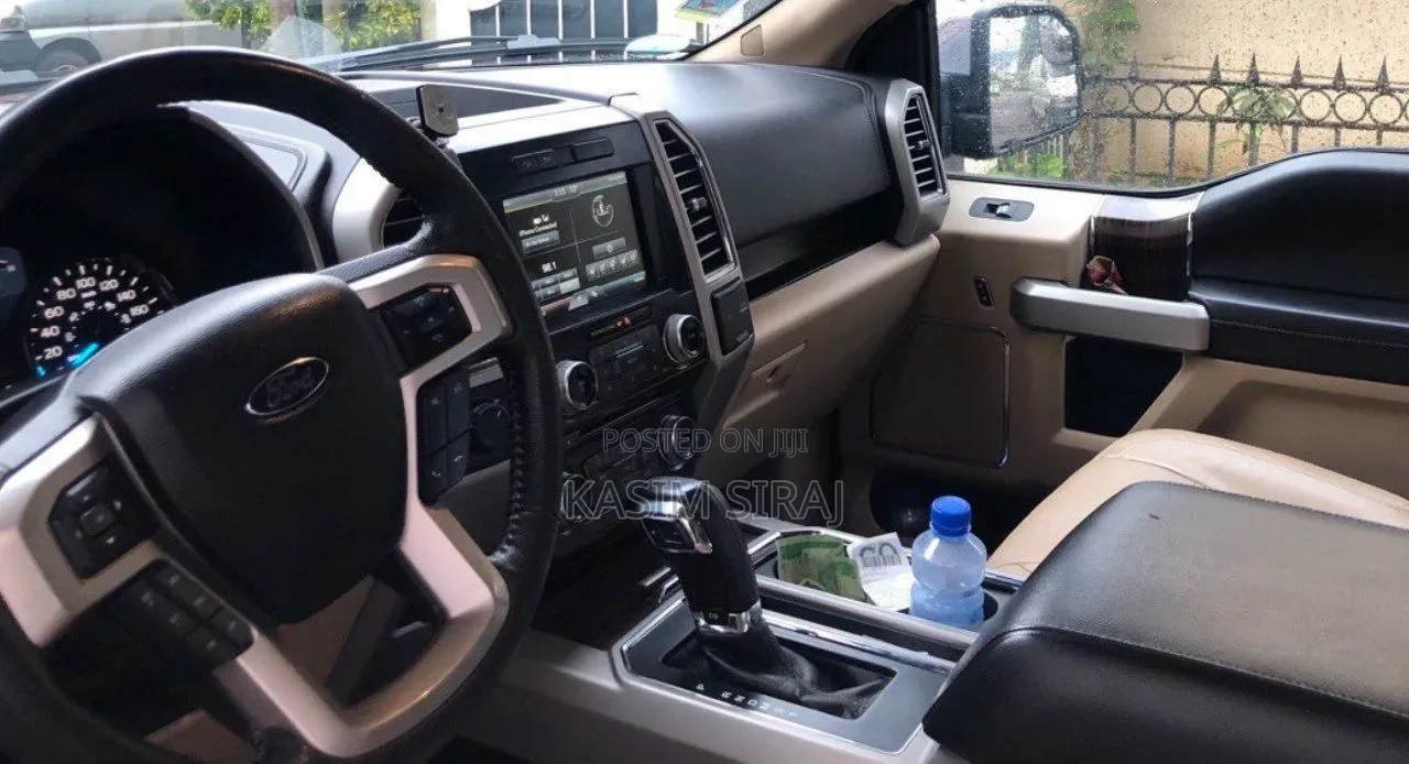 Ford F-150 Lariat 4x2 SuperCab Styleside 8 ft. box 163 in. WB 2017