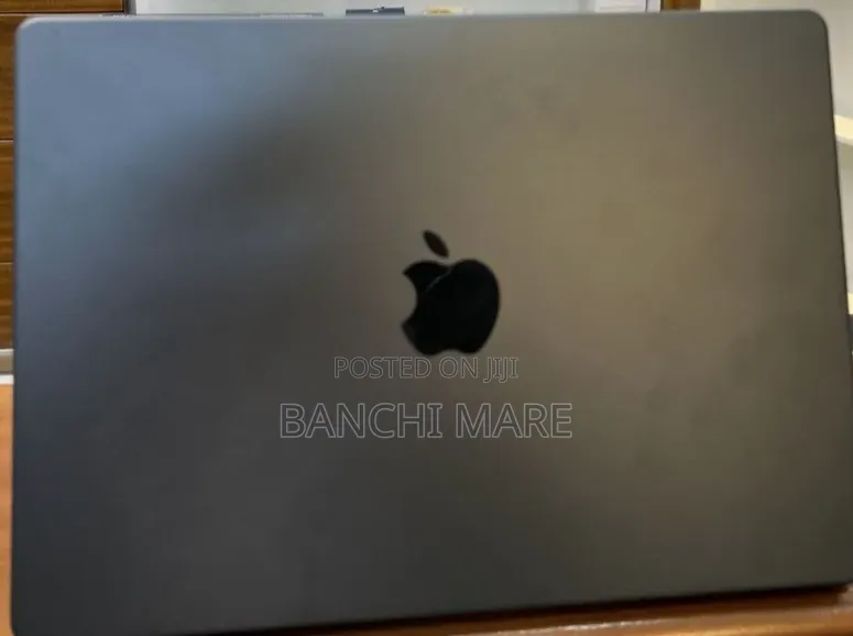 New Laptop Apple MacBook Pro 2025 M5 24GB Apple M5 SSD 1T