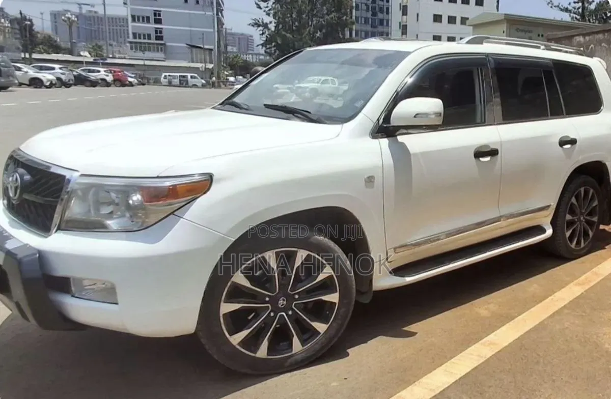 Toyota Land Cruiser 2010 White