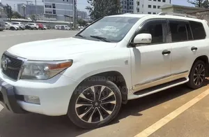 Toyota Land Cruiser 2010 White