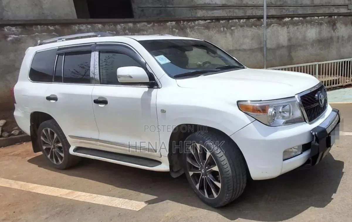 Toyota Land Cruiser 2010 White