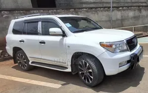 Toyota Land Cruiser 2010 White