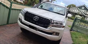 Toyota Land Cruiser 2010 White