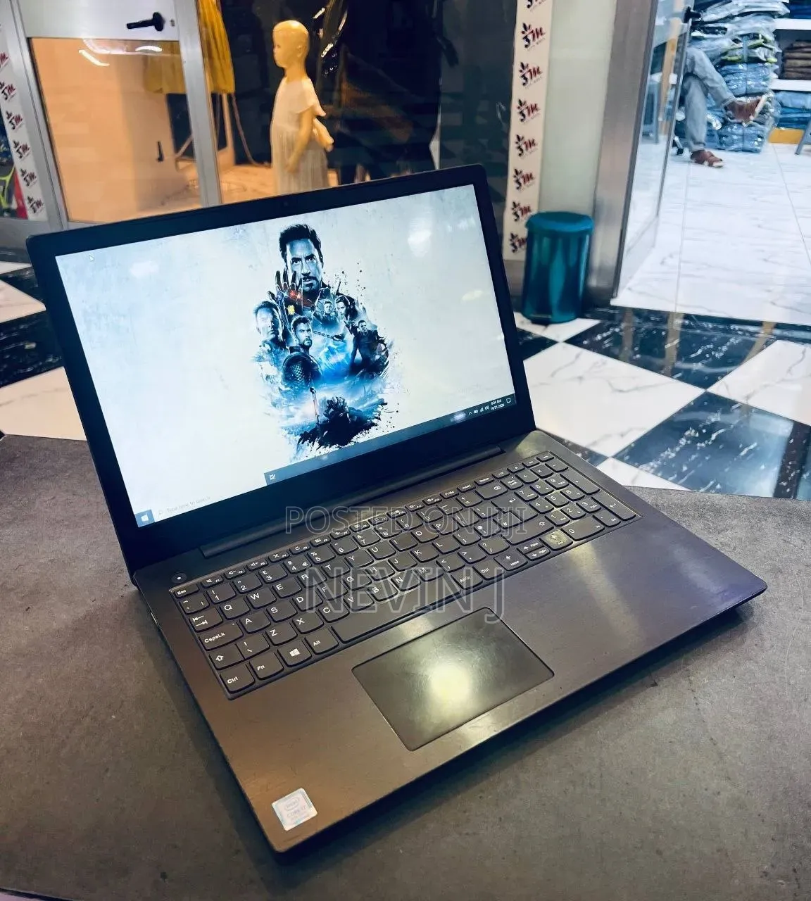 Laptop Lenovo IdeaPad 300 8GB Intel Core i7 HDD 1T