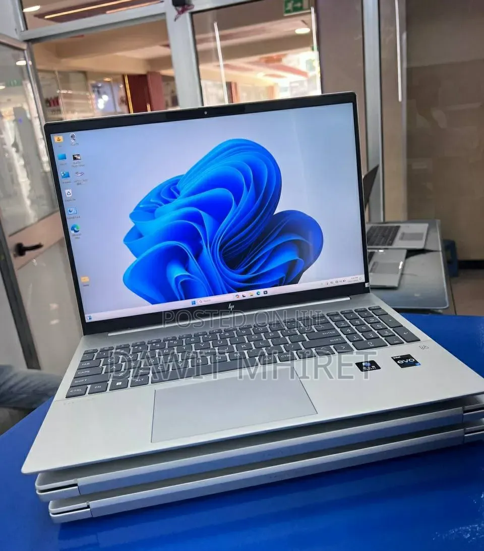 New Laptop HP Pavilion 13 16GB Intel Core i7 SSD 1T