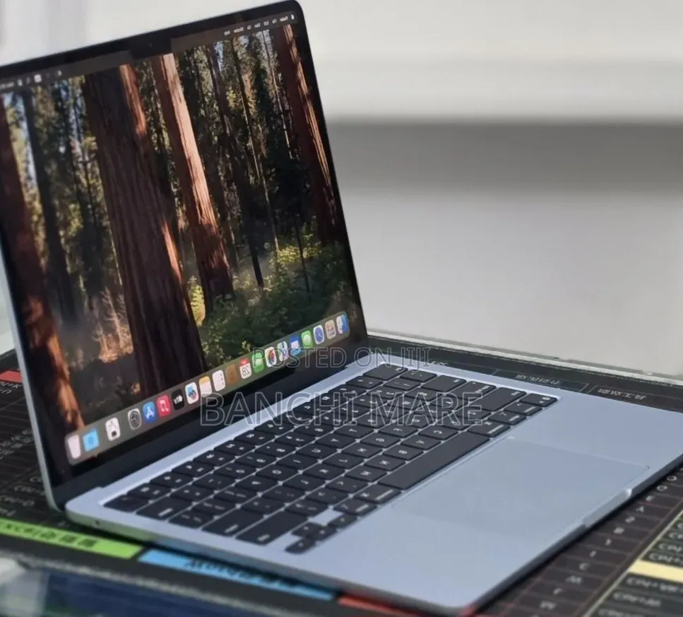 New Laptop Apple MacBook Air 2025 M4 16GB Apple M4 SSD 256GB