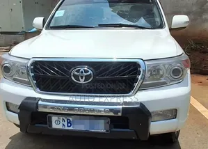 Toyota Land Cruiser 2010 White