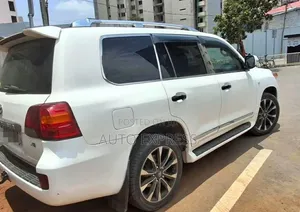 Toyota Land Cruiser 2010 White