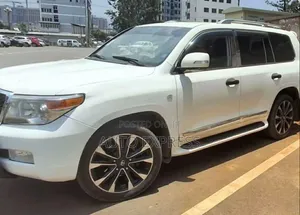 Toyota Land Cruiser 2010 White