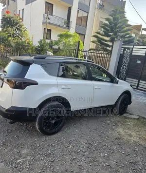 Toyota RAV4 2014 White