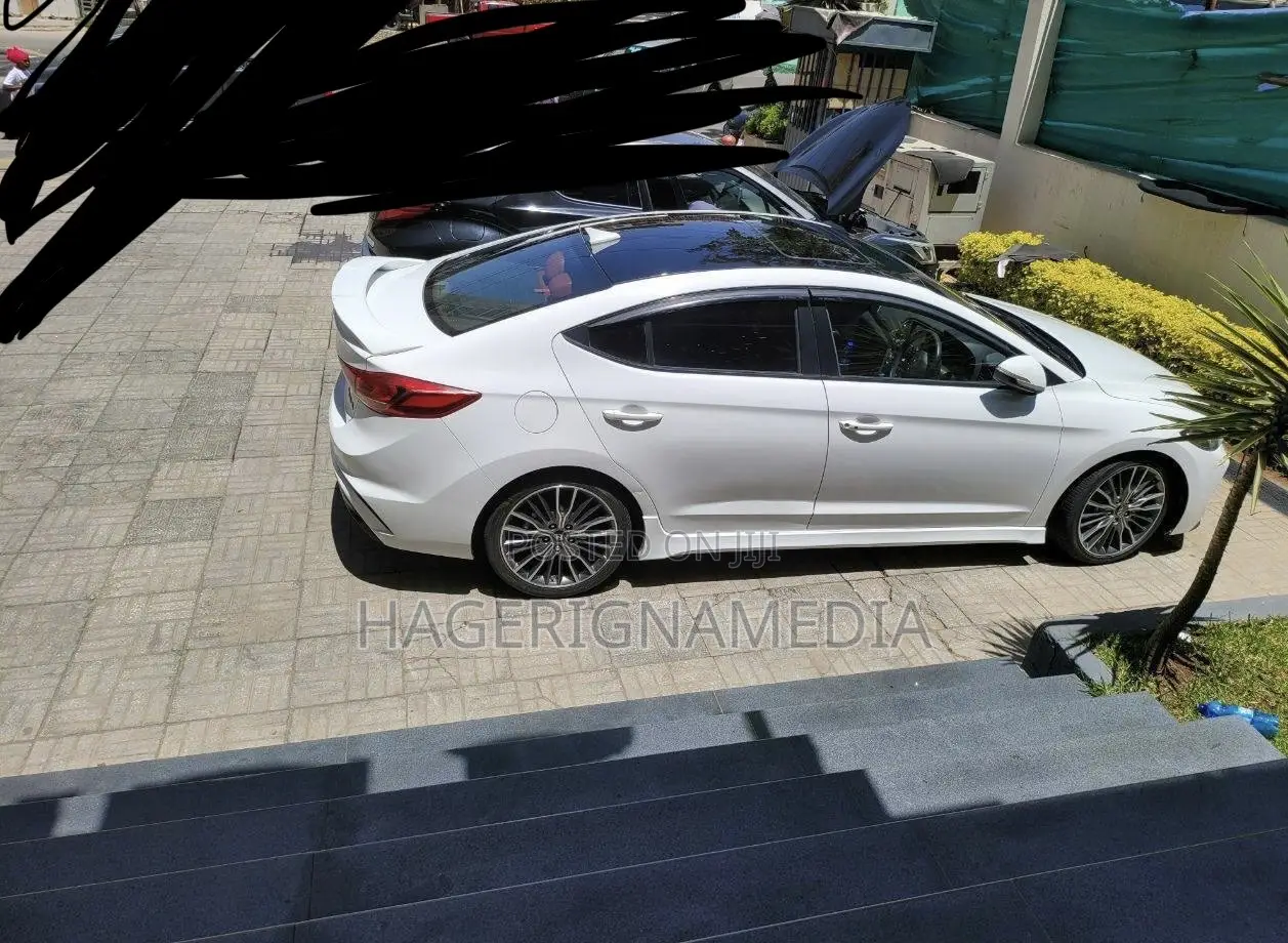 Hyundai Avante 2017 White