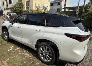 Toyota Highlander 2024 White