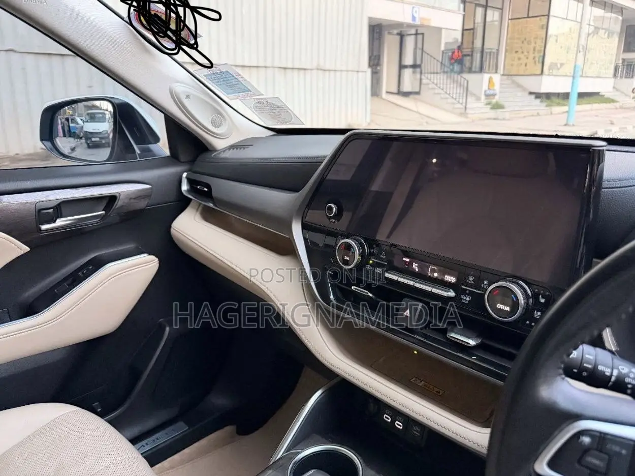 Toyota Highlander 2024 White