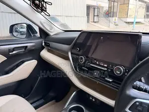 Toyota Highlander 2024 White