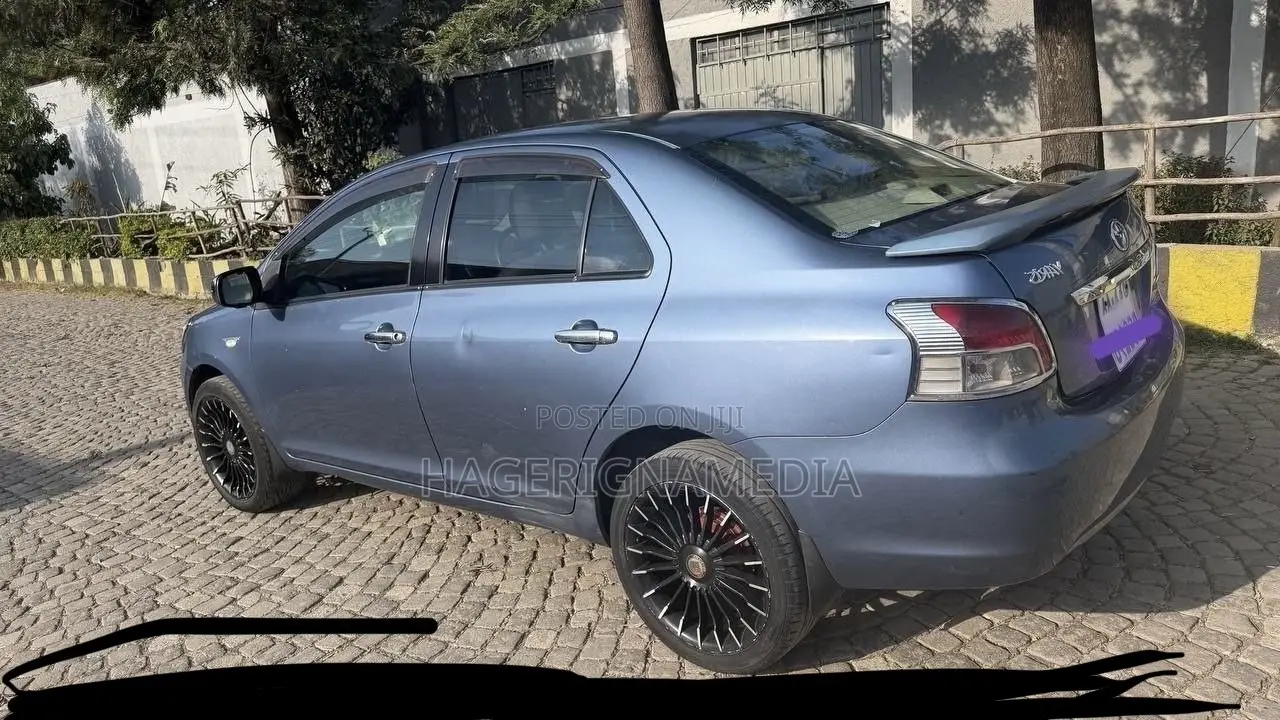 Toyota Yaris 2011 Blue