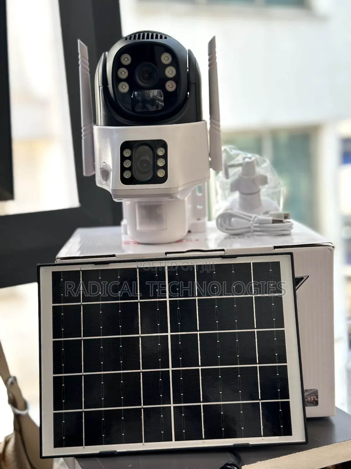 4G Solar ባለ 2 ሌንስ ያለ መብራት V380 Security Camera