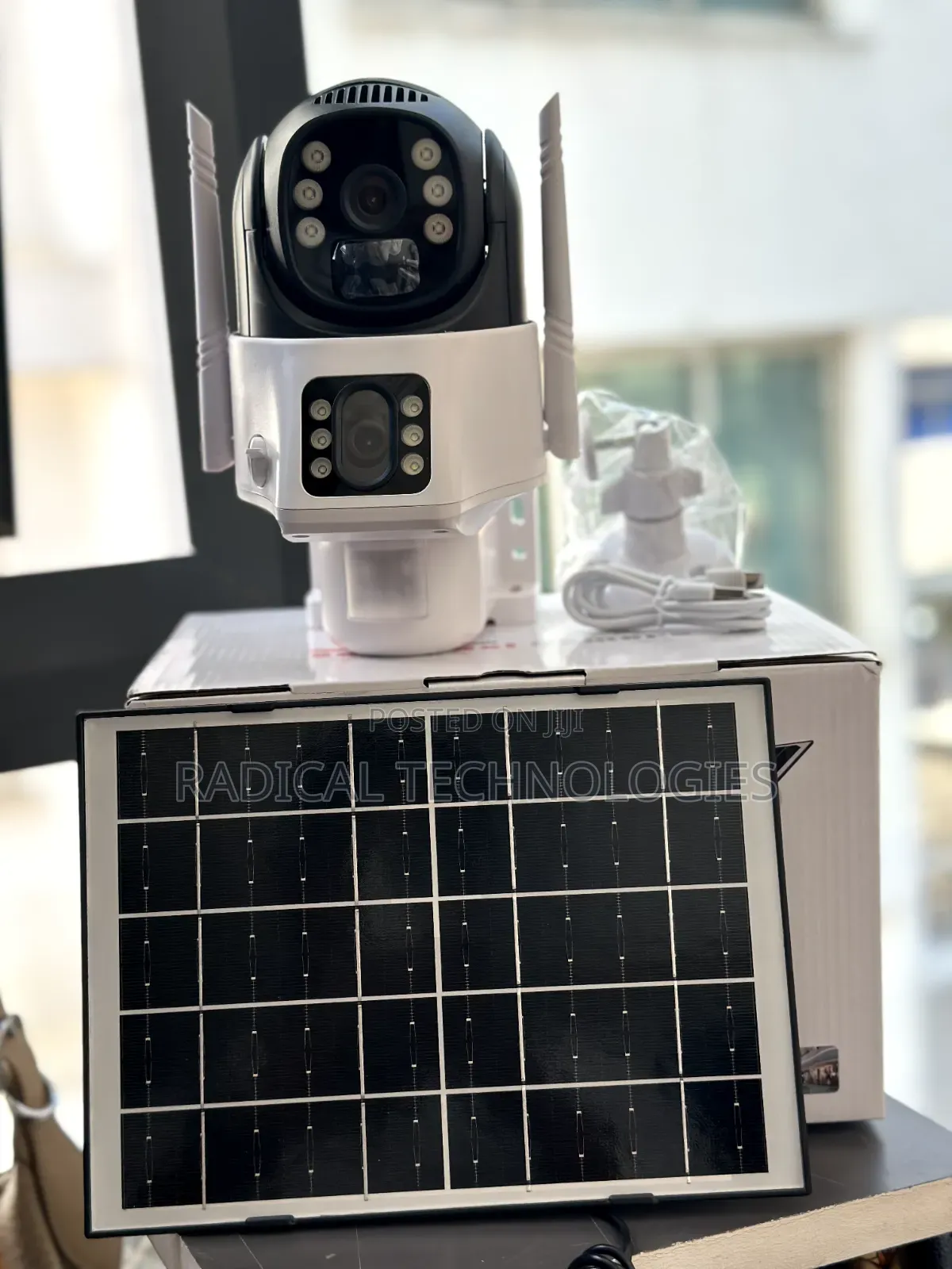 4G Solar ባለ 2 ሌንስ ያለ መብራት V380 Security Camera