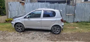 Toyota Vitz 1.0 FWD 3dr 2004 Gray