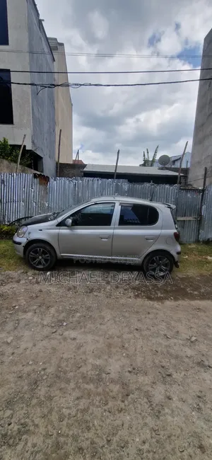 Toyota Vitz 1.0 FWD 3dr 2004 Gray