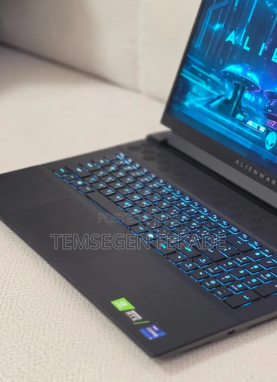New Laptop Alienware M18 R2 32GB Intel Core i9 SSD 2T