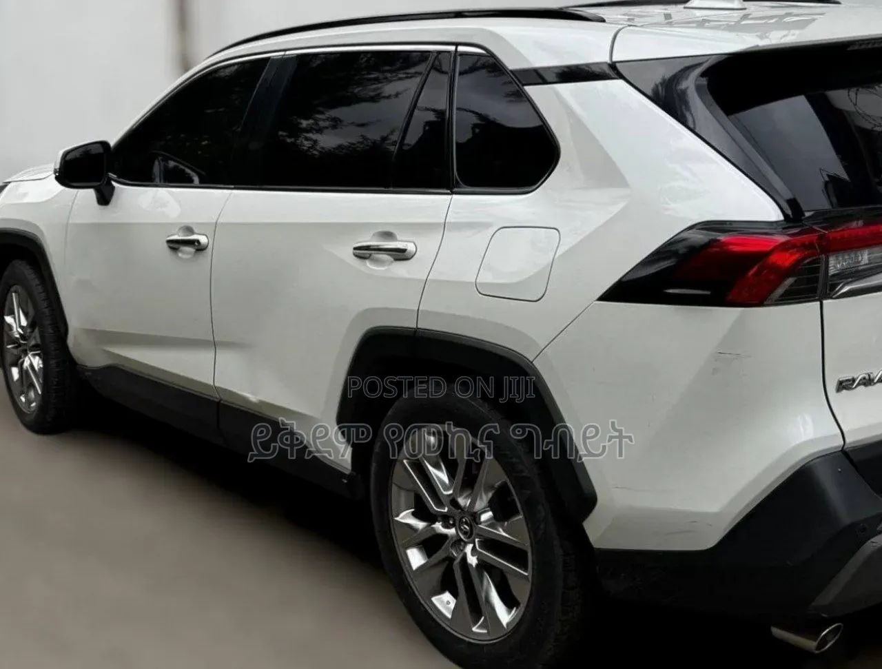 Toyota RAV4 2021 White