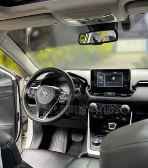 Toyota RAV4 2021 White