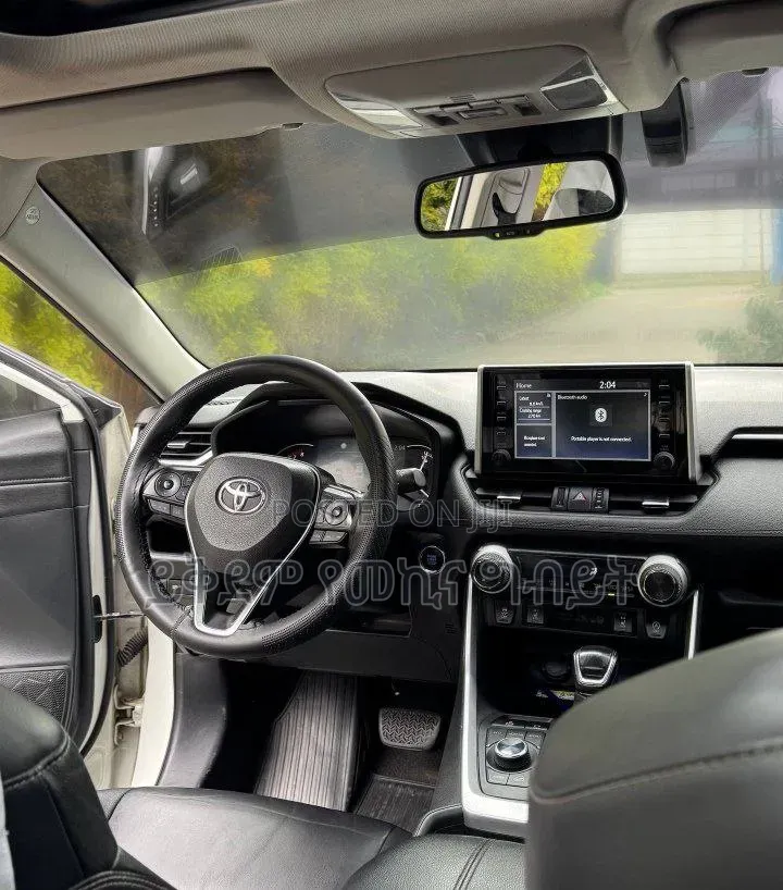 Toyota RAV4 2021 White