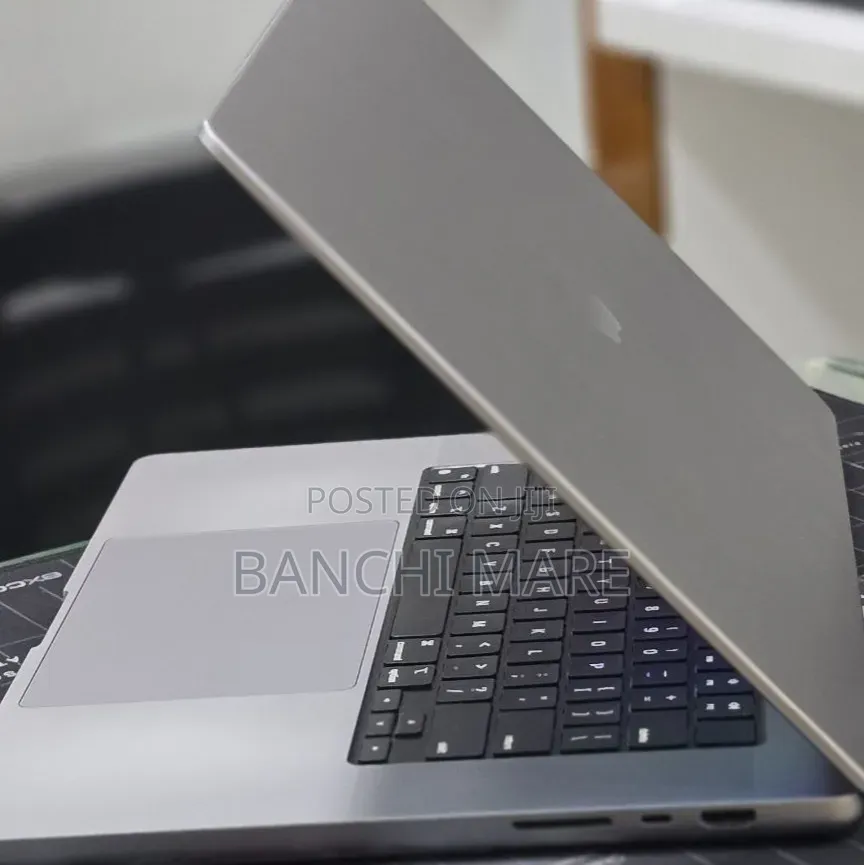 New Laptop Apple MacBook Pro 2021 M1 16GB Apple M1 Pro SSD 512GB