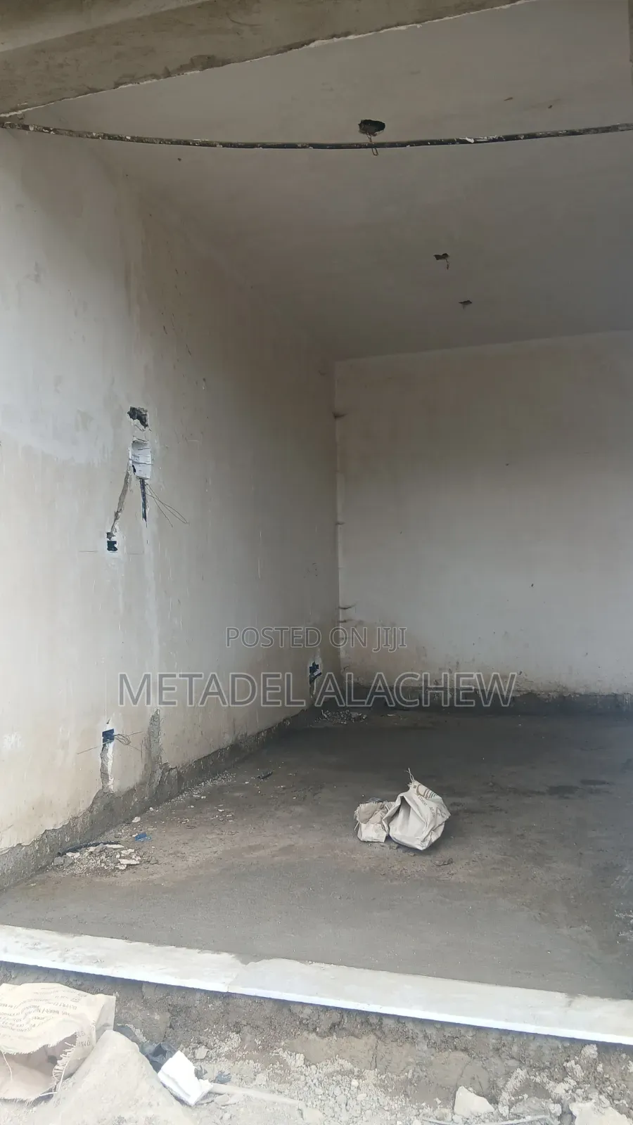 Commercial Shop for Sale at Ayat Train Station