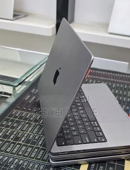 New Laptop Apple MacBook Pro 2021 M1 32GB Apple M1 Pro SSD 512GB