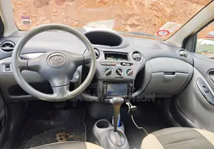 Toyota Vitz 2002 Gold