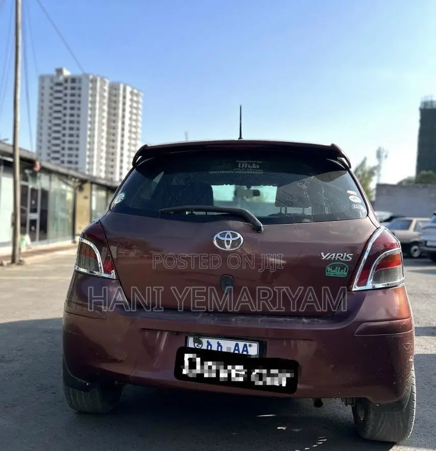 Toyota Yaris 2010 Burgundy