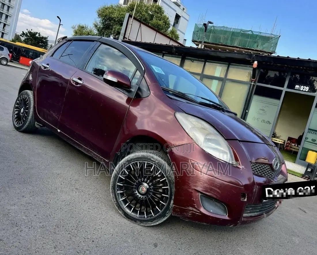 Toyota Yaris 2010 Burgundy