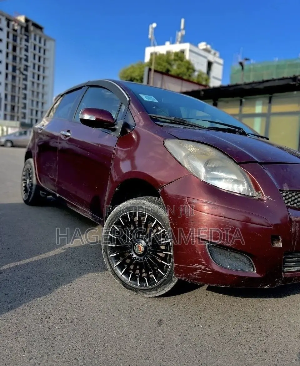 Toyota Yaris 2010 Brown