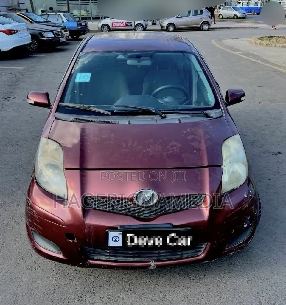 Toyota Yaris 2010 Brown