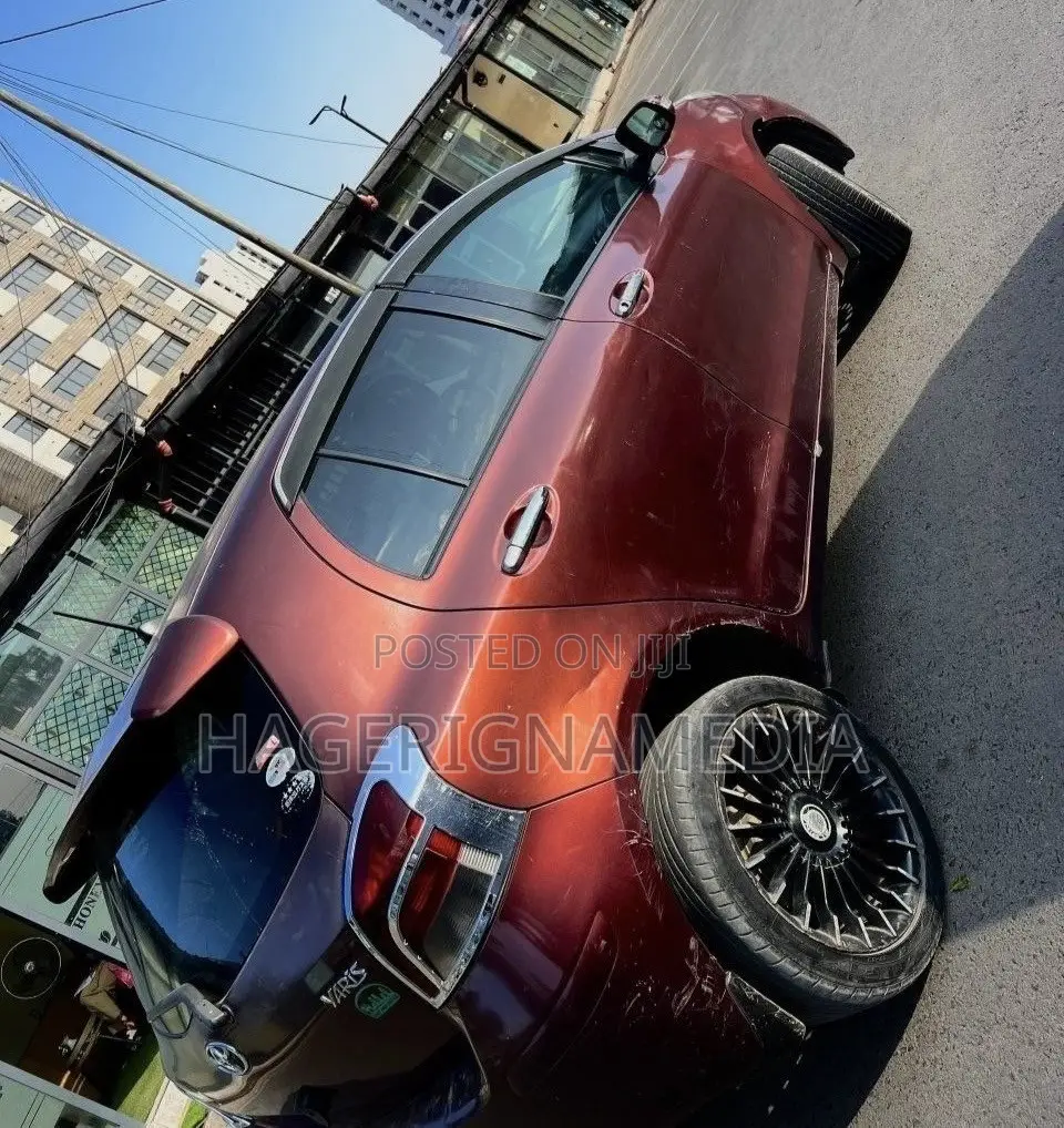 Toyota Yaris 2010 Brown