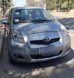 Toyota Yaris 2010 Silver