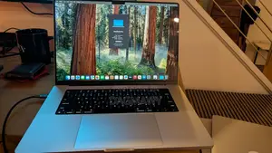 Laptop Apple MacBook Pro 2021 M1 Max 64GB Apple M1 Max SSD 6T