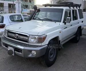 Toyota Land Cruiser 2014 White