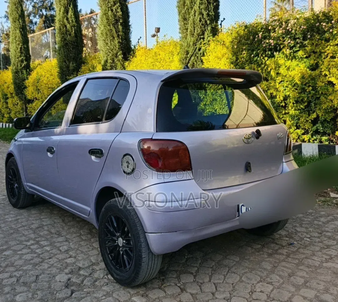 Toyota Vitz 2004 Pink