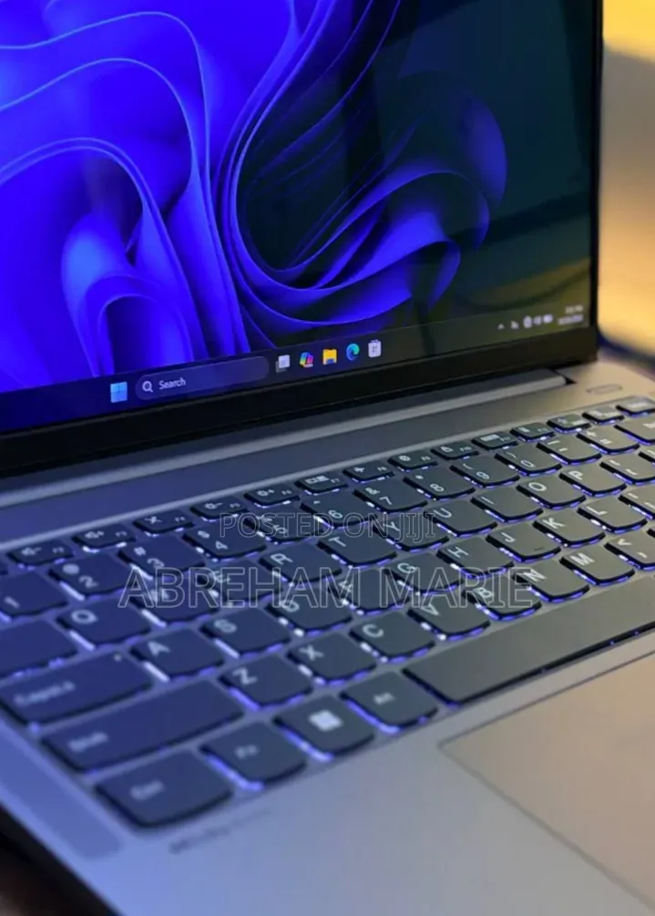 New Laptop Lenovo Legion Pro 7 32GB Intel Core Ultra 9 SSD 512GB