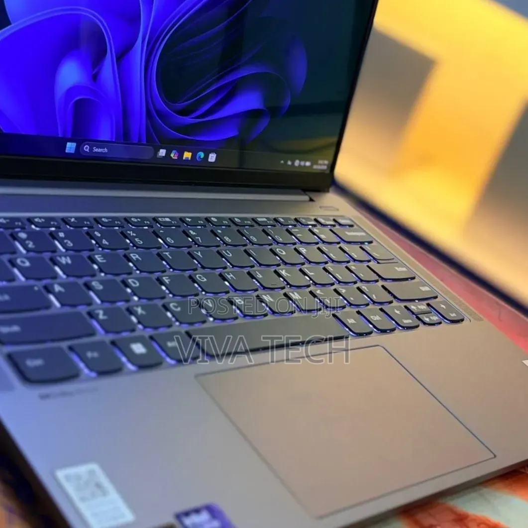 New Laptop Lenovo 32GB Intel Core Ultra 7 SSD 512GB
