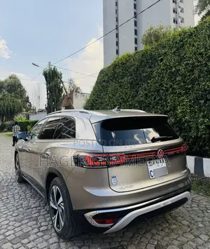 Volkswagen ID.6 2025 Gray
